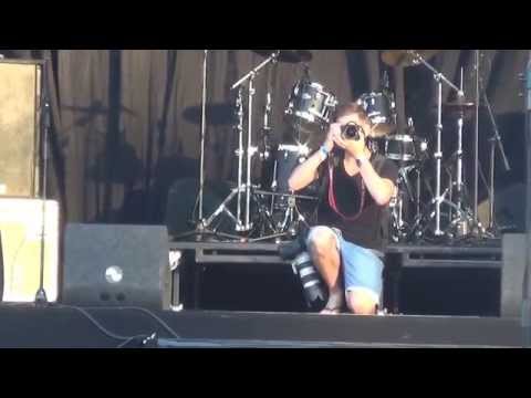 06 20 32 1 minuut stilte Battle of the drums 2014  vr 18 07 14 SD 02 006