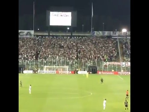 "Hinchada de Colo-Colo vs Atlético Mineiro - Torcida do Colo-Colo" Barra: Garra Blanca &bull; Club: Colo-Colo