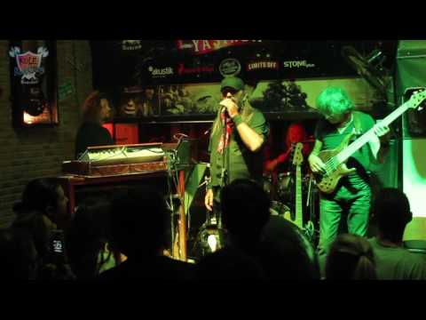 Dervişan & Kurtalan Ekspres - Beni Siz Delirttiniz @ Kule Rock City