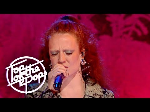 Jess Glynne - I'll Be There (Top Of The Pops Christmas 2018)
Jess Glynne - I'll Be There (Top Of The Pops Christmas 2018)