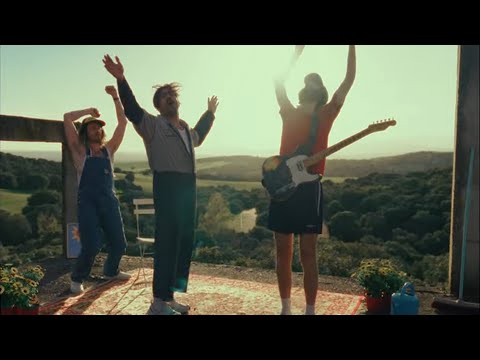 Sexy Zebras - Flores a la Guerra (Videoclip Oficial)