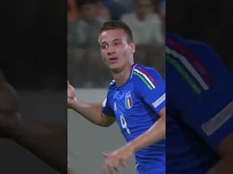 𝑈𝑛𝑜 𝑝𝑖𝑢̀ 𝑏𝑒𝑙𝑙𝑜 𝑑𝑒𝑙𝑙'𝑎𝑙𝑡𝑟𝑜  😍 🇮🇹🏆 💙 #U17EURO