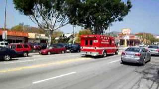 preview picture of video 'LAFD responding to a Los Feliz house fire.'