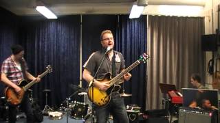 Micke Mojo plays &quot;So Excited&quot; by BB King