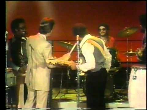 Dick Clark Interviews Maze - American Bandstand 1978