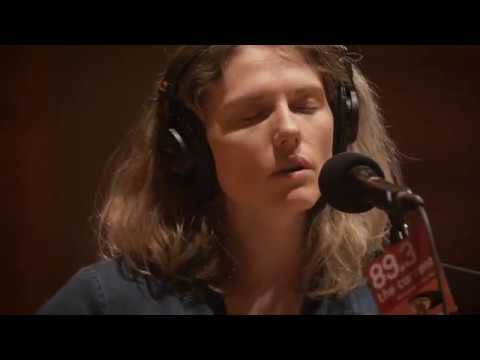 Dead Horses - Family Tapes (Live at Radio Heartland)
