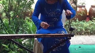 Video thumbnail for Monochord zither - Dan Bau by Rohan Vietnam