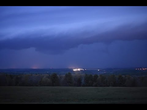 Incredible footage of giant shelf cloud and multiple lightning bolts over Massachusetts
