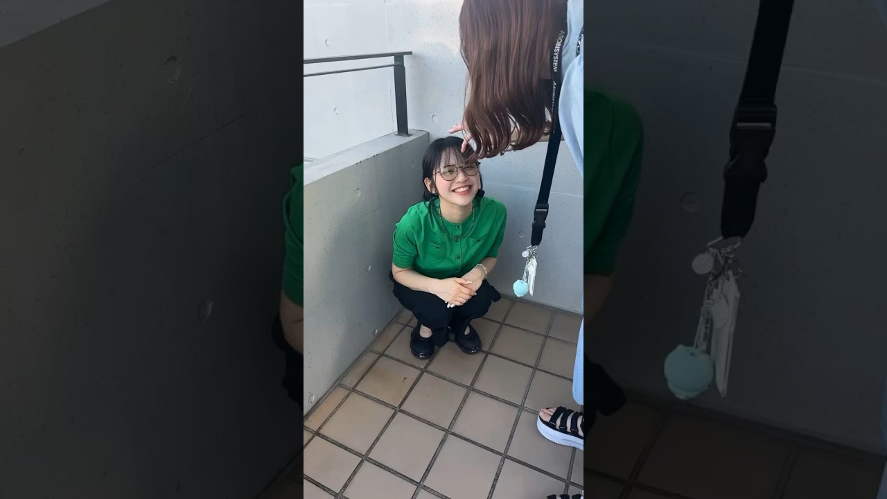 マネちゃんに前髪ちょんちょん直してもらってるところをマネちゃんに撮られてるところ