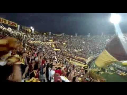 "La hinchada del Deportes Tolima. Clasificación a la final" Barra: Revolución Vinotinto Sur • Club: Tolima