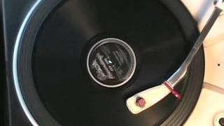 LOOK AT ME by the Stuff Smith Trio 1944  JAZZ