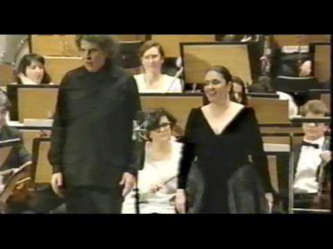 Markella Hatziano sings Symphony Nr. 3 by Mikis Theodorakis