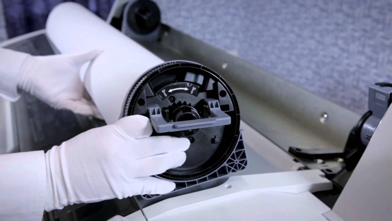 Como carregar e retirar o papel da impressora Epson F6070