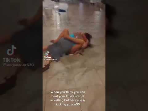 Hood Girl Fight #girl #fight #rolling #ohno #awesome #wtf #shorts #tiktok