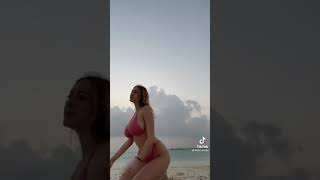 [tiktok]海辺で水着