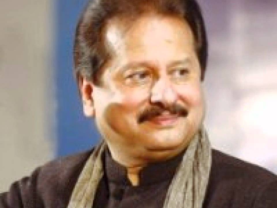 Tang Kamre Ghar Bhi Chote Lyrics  | Shagufta | Pankaj Udhas | Pankaj Udhas | Pankaj Udhas