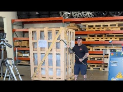 New toy for the shop arrived! Lets un-crate it!