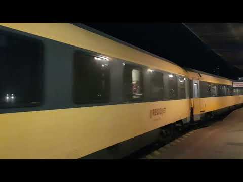 Train RegioJet Praha - Split / Rijeka en gare de Bratislava