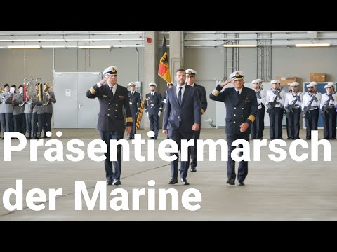 Befehlshaber der Flotte inspiziert Marinefliegergeschwader 3: Präsentiermarsch der Marine
