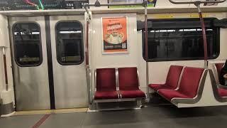 Viajando en tren suterraneo en Toronto Canada