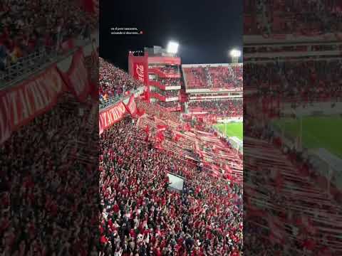 "QUE EL ROJO VAYA CONMIGO HASTA EL CAJON!" Barra: La Barra del Rojo • Club: Independiente