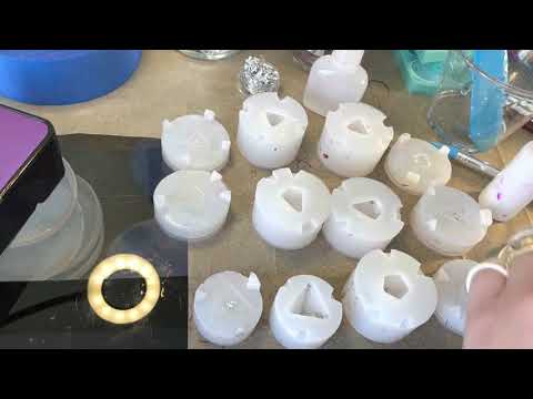 Bubble free resin without a pressure pot- Tips for dice makers