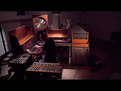 LudoWic - Gazing Down (trying/recording a new idea)