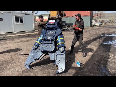 Fitting The Brand New Concrete Crusher On Liebher 954 Excavator - Sotiriadis/Labrianidis Demolition