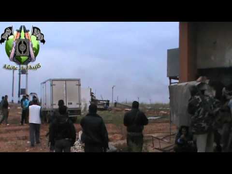 تقدم دبابة لكتيبة أبناء عائشة لاستهداف تحصينات قوات النظام داخل الفوج في ريف حلب الغربي