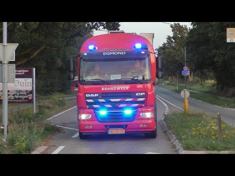 Tankwagen brandweer Egmond Aan Zee 10-4261 met spoed naar een Zeer Grote Brand in Schoorl
