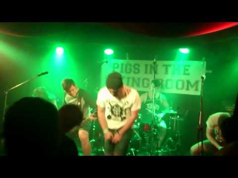 Pigs In The Living Room - Intro + I cant do this anymore (Yné Vianoce)