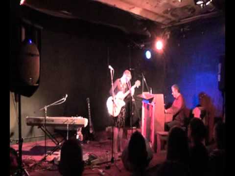 belleclose: awake (live @L'An Vert, 11/11/2011)