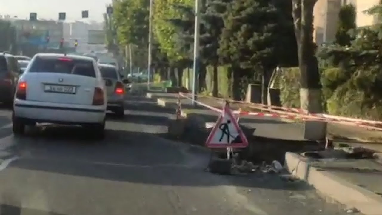 Աճառյանի դիտահորերը՝ խոչընդոտ երթևեկության համար