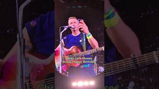 Happy Birthday, Moses! 🥳🤳 Chris Martin calls his son from the c-stage in Hong Kong 📸 @neilenore