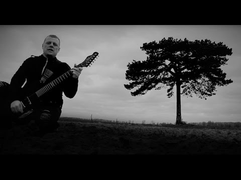 Honza Křížek a kapela - Honza Křížek - Padám vzhůru (Official Video)