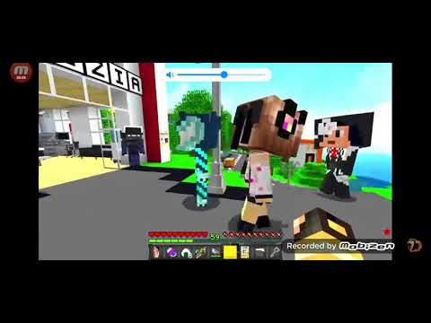 Alex è in Creativa nella serie "Vita su Minecraft" (Lyon gli da un pugno e non gli da danno)