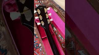 Video thumbnail for 【New Arrivals】Gibson Custom 1957 Les Paul Custom Reissue 3 Pickup Bigsby Light Aged Black Beauty by ParsonsBandClub柏斯音樂流行樂