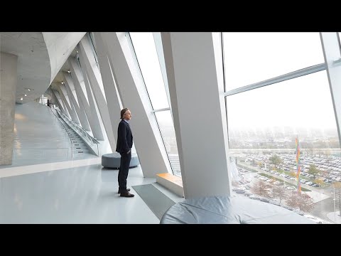 Mercedes-Benz Museum Stuttgart: Führung durch das Museum mit Projektleiter Thomas Winterstetter