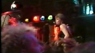 Go-Go&#39;s This Old Feeling live on UK TV The Tube