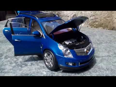CADILLAC SRX CROSSOVER CAREBEAN BLUE 1:18 KYOSHO