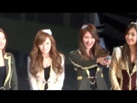 SNSD Girls' Generation TALK [FANCAM] 11.10.12
