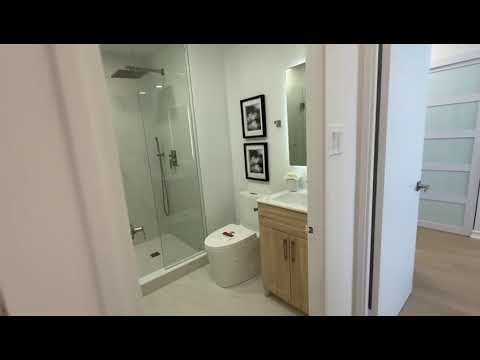 Luxury PENTHOUSE-fully renovated, professionally designed 2-bedroom, 2-bathroo, Richmond Hill