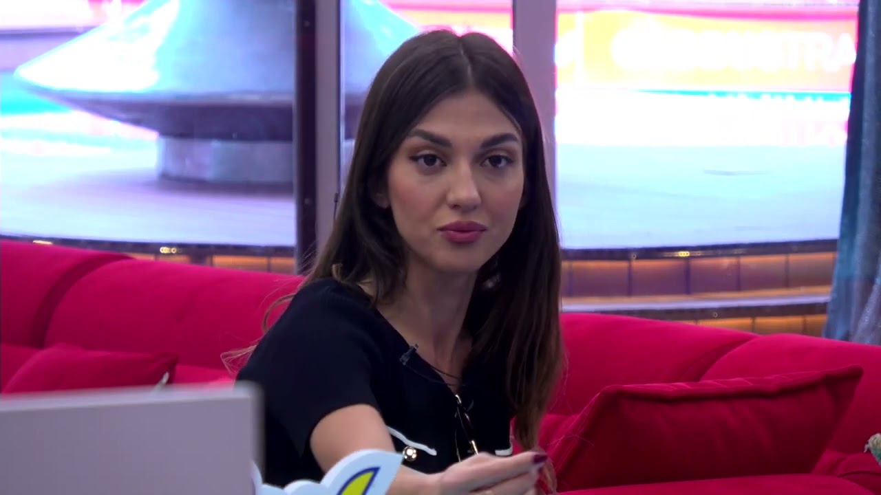 Kur kam qenë i vogël nuk ka pasur.../ Gjesti bisedon me Loredanën