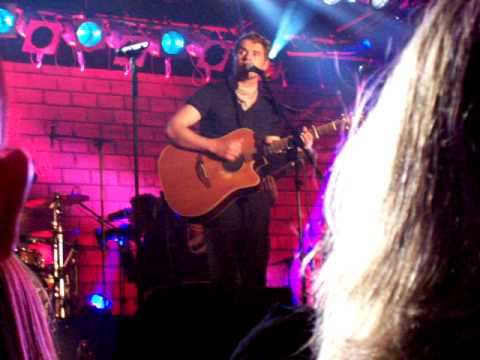 Johannes Oerding  singt  "Für die Welt" mit Soulounge in den Fliegenden Bauten