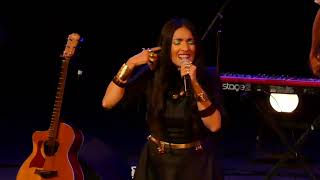 Hindi Zahra &quot;Ahiawa&quot; live @ Châteauvallon (Ollioules) 12 juillet 2019