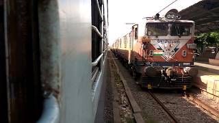 preview picture of video 'Sayaji Nagri Express Crosses with Empty Rake of Goods Train at Kosamba Junction'