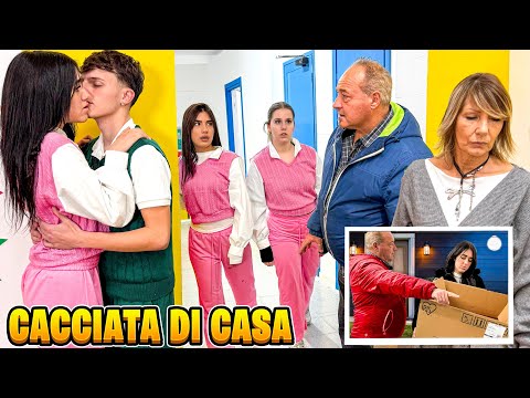 GOSSIP:😱! MIO PADRE MI SCOPRE MENTRE BACIO IL MIO RAGAZZO A SCUOLA E MI CACCIA DI CASA PER SEMPRE!