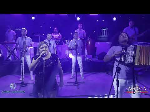 DE AMIGOS NADA MÁS   ADRIANA DEL VALLE LIVE SESSION