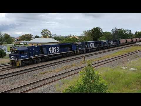 TRAINS AUSTRALIA. DIESEL TRAINS PASSING THROUGH MAITLAND 13/12/20