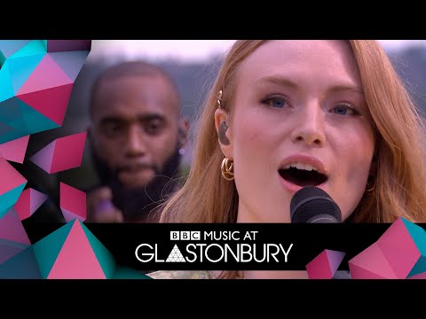 Freya Ridings performs Castles in acoustic session at Glastonbury 2019